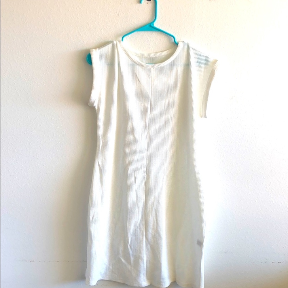 Short sleeve white dress